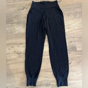 Lululemon black align high rise jogger 25’ size 4